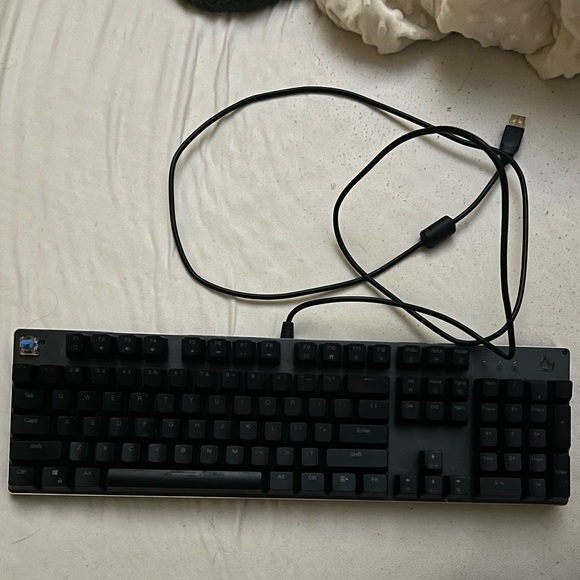 Aukey KM-G12 mechanical gaming keyboard MISSING KEYCAP - Picture 1 of 2